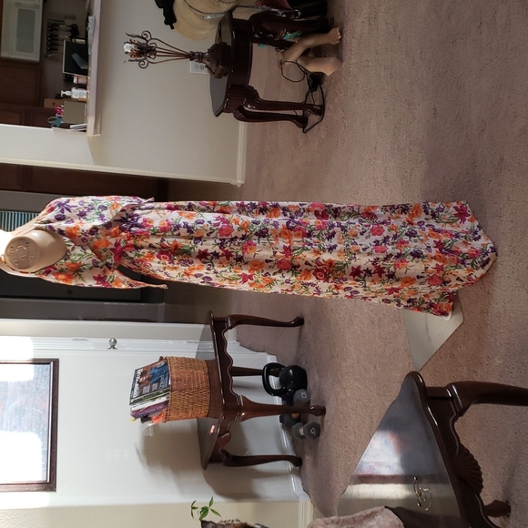 BCBGeneration s artsy dark floral collage floating tripod skirt high low maxi - Picture 5 of 11